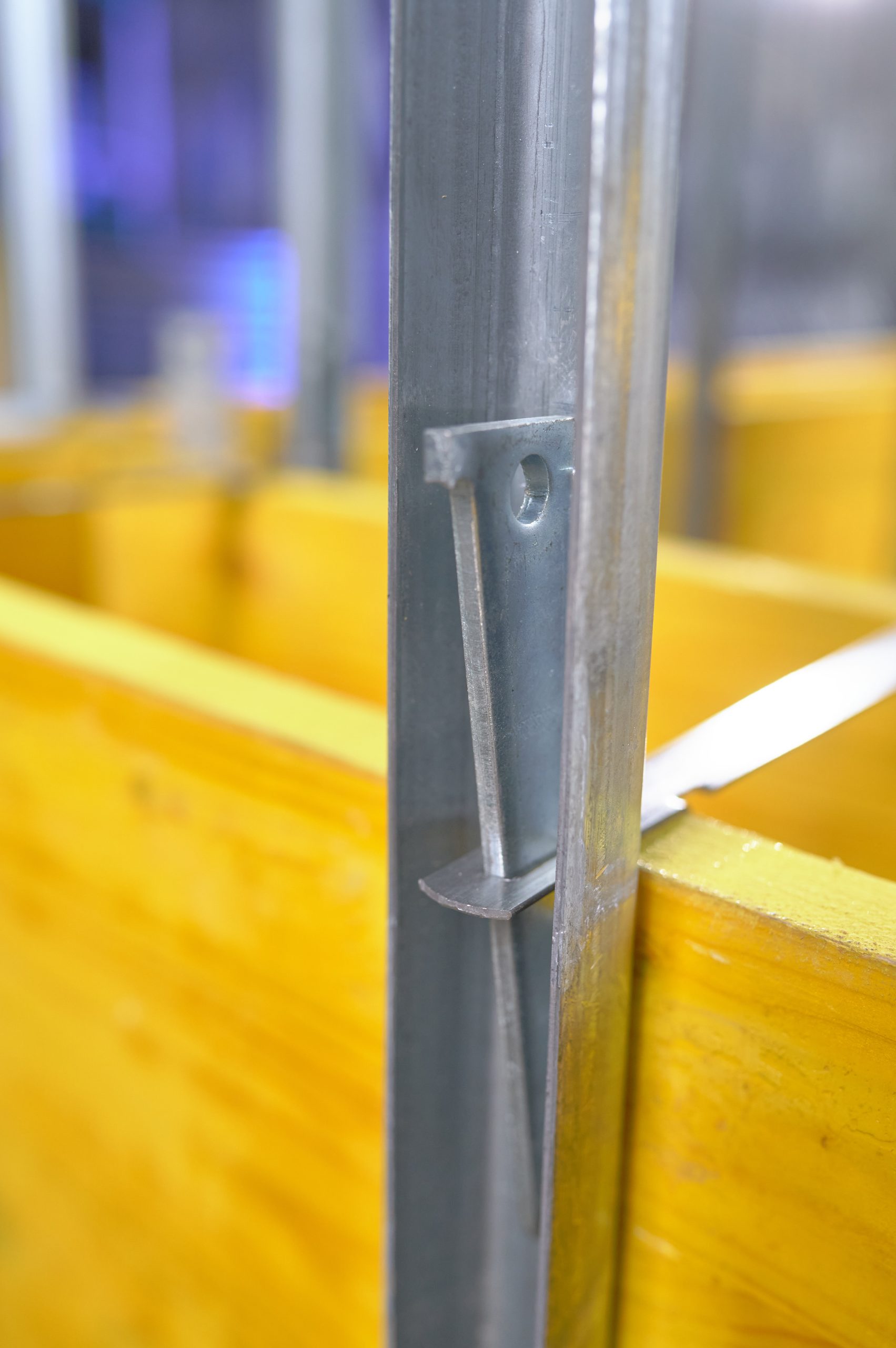 Sarok és fallemezek elhelyezése